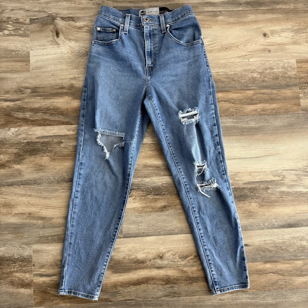 Levi’s SilverTab Mom Jeans Size 26 Medium Blue Wash Distressed